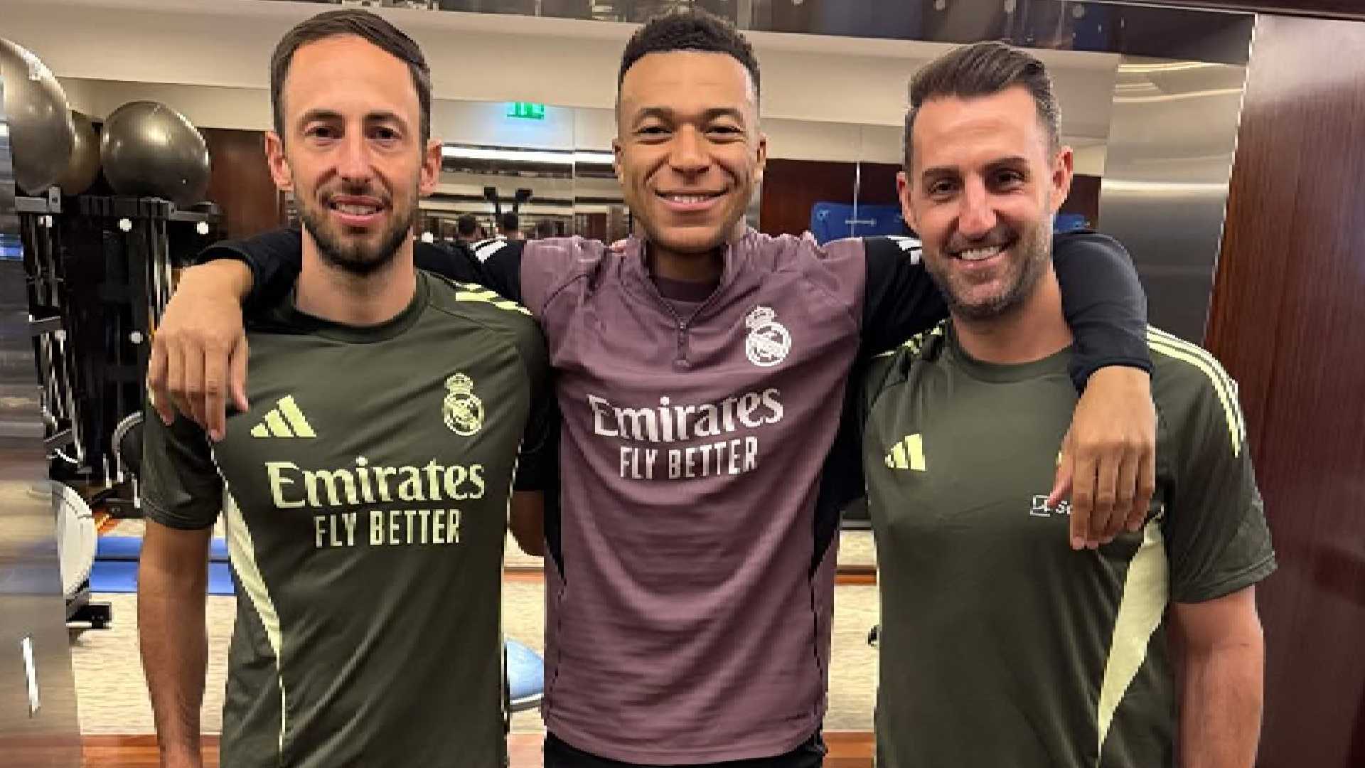 Mbappé junto a los fisios de Real Madrid